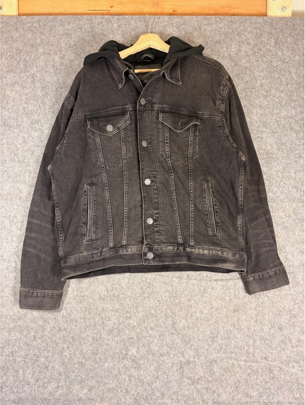 American Eagle black hooded denim jacket mens large